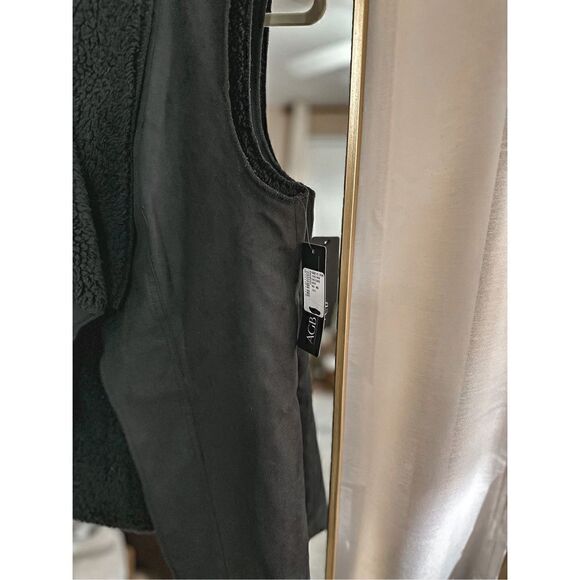 NWT AGB Black Vest with fur - Picture 8 of 9